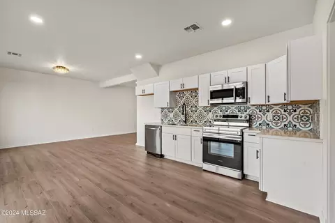 Kitchen - 1069 E Irwin Pl, Tucson, AZ 85719 photo 1 of 3