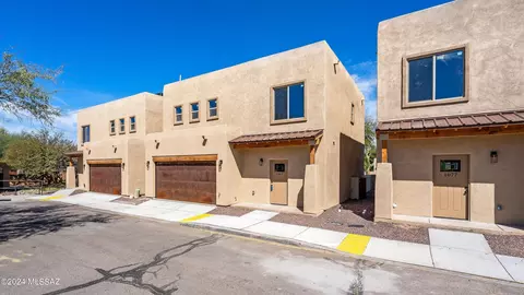 Exterior - 1069 E Irwin Pl, Tucson, AZ 85719 photo 4 of 5