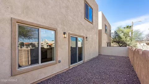 Exterior - 1069 E Irwin Pl, Tucson, AZ 85719 photo 2 of 5