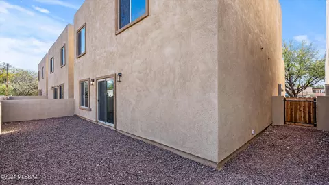 Exterior - 1069 E Irwin Pl, Tucson, AZ 85719 photo 3 of 5
