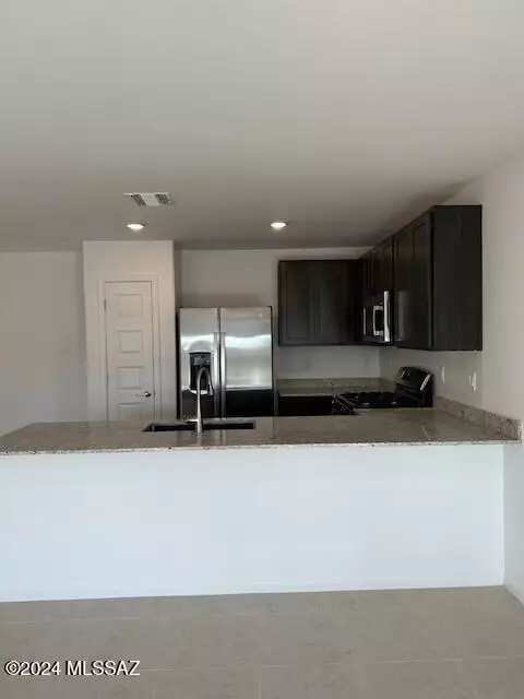 8758 E Canyon Walnut Way, Vail, AZ 85641 photo 3