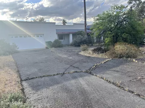 8071 N Modena Dr, Tucson, AZ 85741