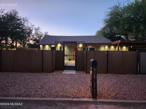4945 E Hawthorne St, Tucson, AZ 85711