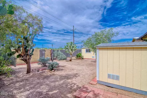 Exterior - 8308 E Beverly St, Tucson, AZ 85710 photo 14 of 22