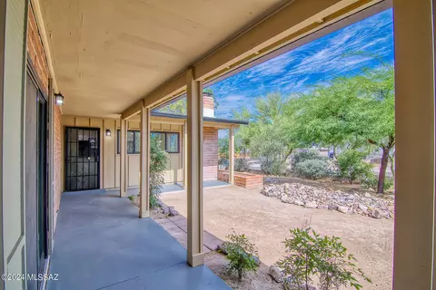 Exterior - 8308 E Beverly St, Tucson, AZ 85710 photo 10 of 22