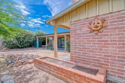 Exterior - 8308 E Beverly St, Tucson, AZ 85710 photo 7 of 22