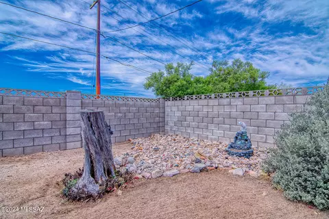 Exterior - 8308 E Beverly St, Tucson, AZ 85710 photo 19 of 22