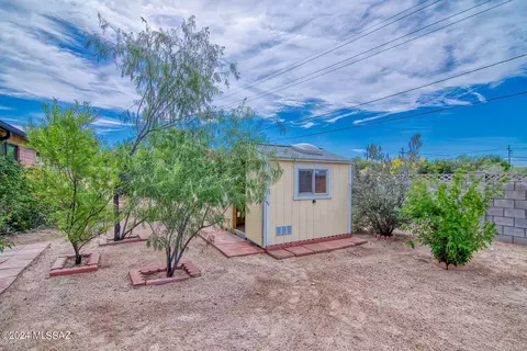 Exterior - 8308 E Beverly St, Tucson, AZ 85710 photo 20 of 22