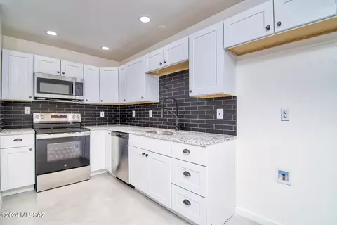 Kitchen - 8308 E Beverly St, Tucson, AZ 85710 photo 4 of 5