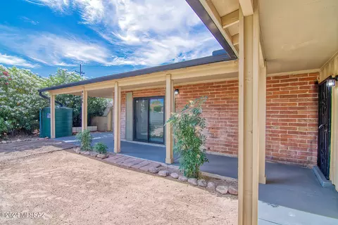 Exterior - 8308 E Beverly St, Tucson, AZ 85710 photo 13 of 22