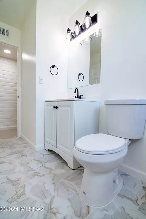 Bath - 8308 E Beverly St, Tucson, AZ 85710 photo 5 of 5