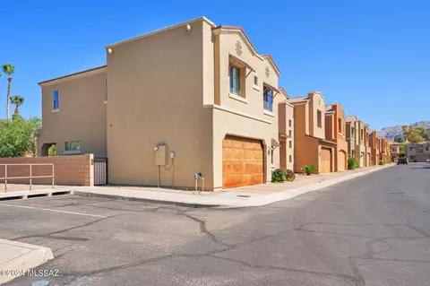 4237 N Golden Ridge Ln, Tucson, AZ 85718