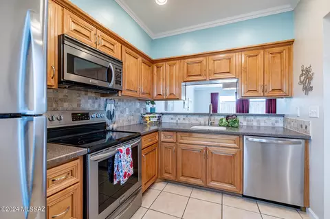 902 S Pantano Rd, Tucson, AZ 85710