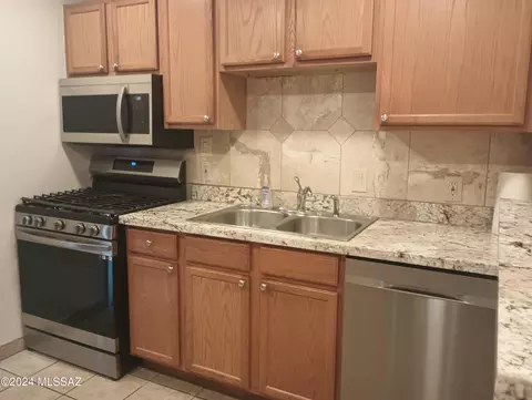 350 N Silverbell Rd # 83, Tucson, AZ 85745