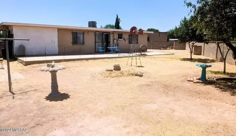 Exterior - 7301 E David Dr, Tucson, AZ 85730 photo 2 of 5