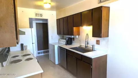 Kitchen - 7301 E David Dr, Tucson, AZ 85730 photo 1 of 3