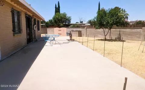 Exterior - 7301 E David Dr, Tucson, AZ 85730 photo 5 of 5