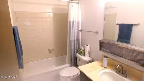 Bath - 7301 E David Dr, Tucson, AZ 85730 photo 1 of 2
