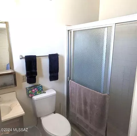 Bath - 7301 E David Dr, Tucson, AZ 85730 photo 2 of 2