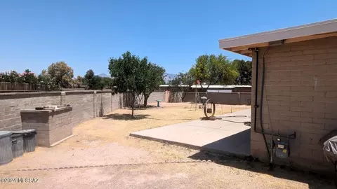 Exterior - 7301 E David Dr, Tucson, AZ 85730 photo 4 of 5