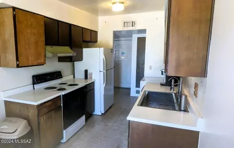 Kitchen - 7301 E David Dr, Tucson, AZ 85730 photo 2 of 3