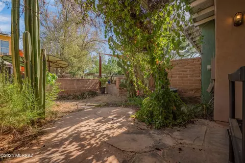 Exterior - 523 E Roger Rd, Tucson, AZ 85705 photo 4 of 9