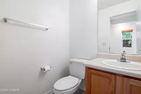 Bath - 523 E Roger Rd, Tucson, AZ 85705 photo 1 of 2