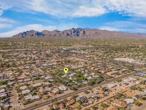 View/Area - 523 E Roger Rd, Tucson, AZ 85705 photo 4 of 6