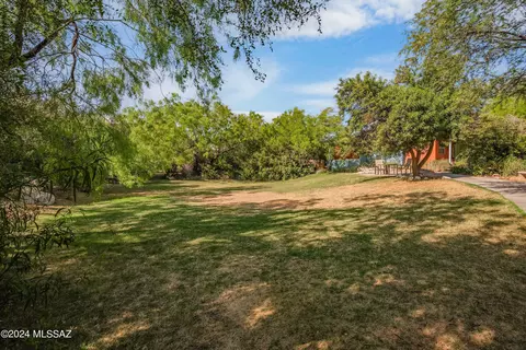 Exterior - 523 E Roger Rd, Tucson, AZ 85705 photo 9 of 9