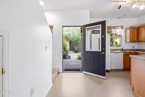 Entry Way - 523 E Roger Rd, Tucson, AZ 85705 photo 1 of 3
