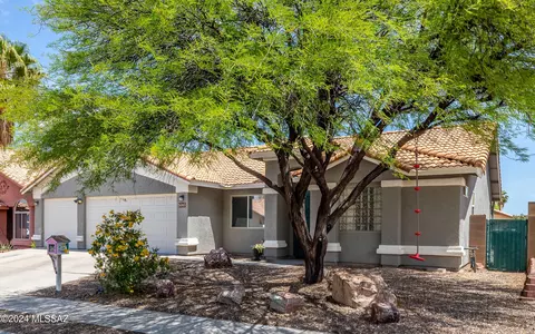 9305 E Amethyst Quartz Dr, Tucson, AZ 85747