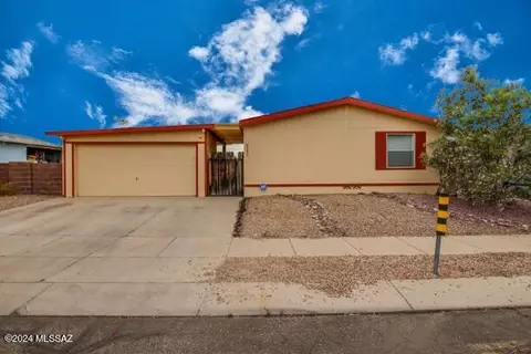 6246 E Thunder River Dr, Tucson, AZ 85756