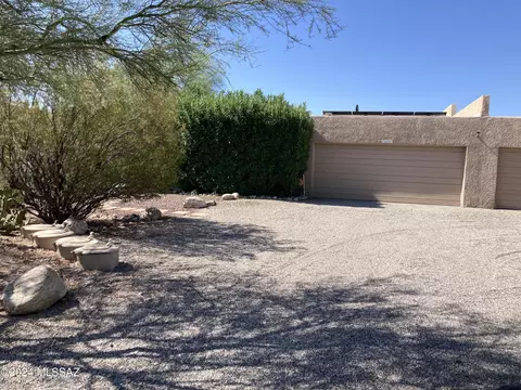 6437 N Foothills Dr, Tucson, AZ 85718