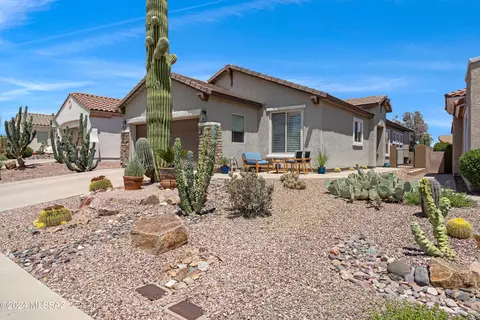 550 W Calle Media Luz, Sahuarita, AZ 85629