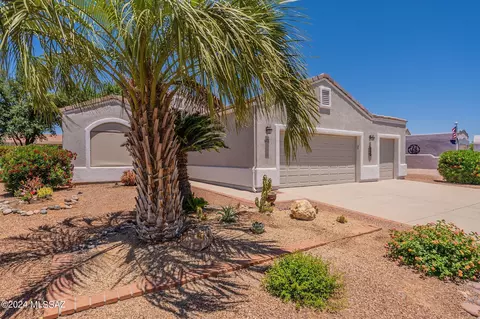 700 W Greenview Pl, Green Valley, AZ 85614