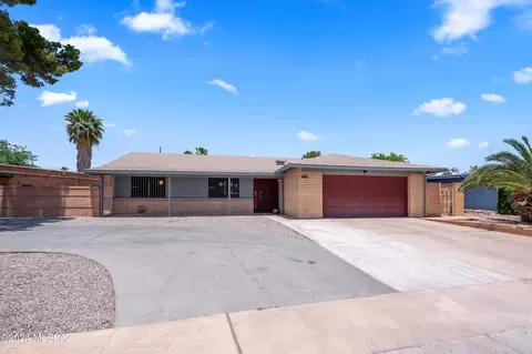 8825 E Pine Valley Dr, Tucson, AZ 85710