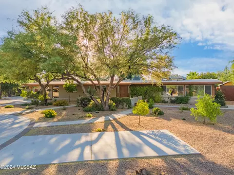 2821 N Longhorn Dr, Tucson, AZ 85749
