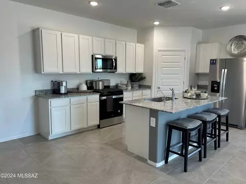 Kitchen - 9744 E Gray Hawk Dr, Tucson, AZ 85730 photo 1 of 2