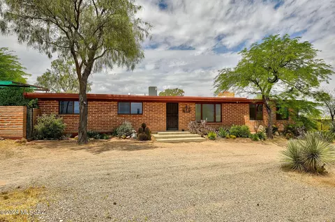 6061 N Panorama Dr, Tucson, AZ 85743