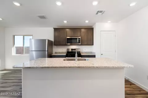 Kitchen - 22012 E Beacon Point Dr, Red Rock, AZ 85145 photo 1 of 4