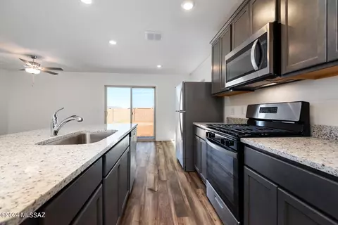 Kitchen - 22012 E Beacon Point Dr, Red Rock, AZ 85145 photo 4 of 4