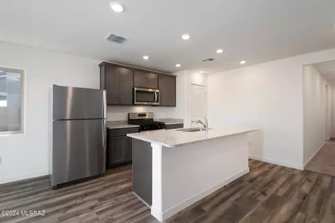 Kitchen - 22012 E Beacon Point Dr, Red Rock, AZ 85145 photo 3 of 4