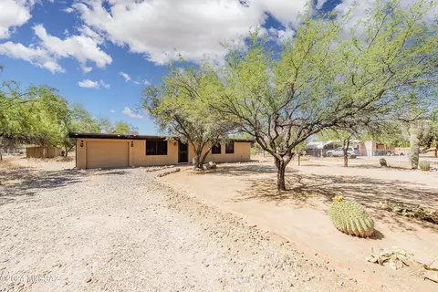 1241 W Newton Dr, Tucson, AZ 85704