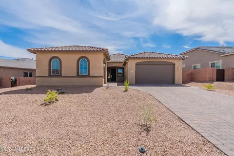 8015 S Desert Indigo Dr, Tucson, AZ 85747
