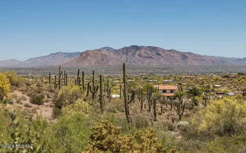 5700 W Plactia Del Risco, Tucson, AZ 85745