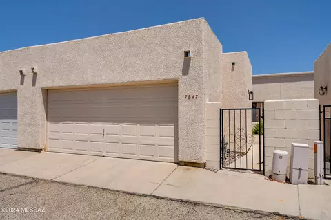 7847 E Roget Dr, Tucson, AZ 85710