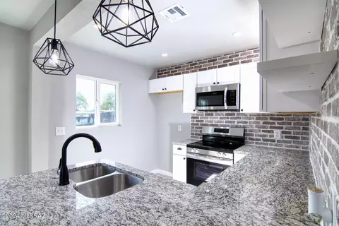 Kitchen - 215 E Lee St, Tucson, AZ 85705 photo 2 of 4