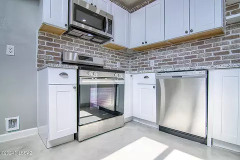 Kitchen - 215 E Lee St, Tucson, AZ 85705 photo 3 of 4