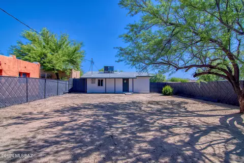 Exterior - 215 E Lee St, Tucson, AZ 85705 photo 13 of 14