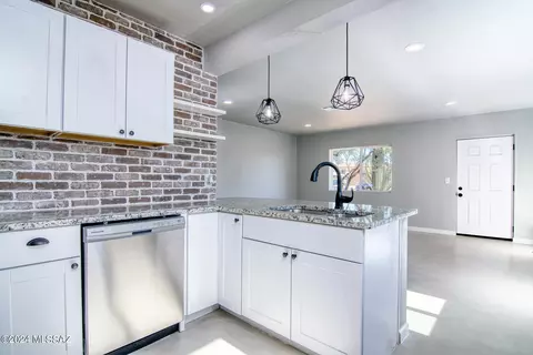 Kitchen - 215 E Lee St, Tucson, AZ 85705 photo 4 of 4